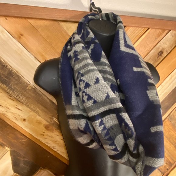 Southwestern Pattern Infinity Scarf in Beige/Navy - Picture 5 of 7